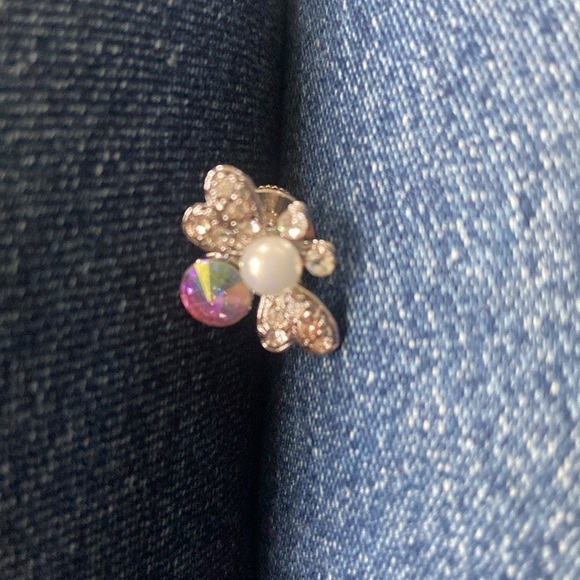 Butterfly Figural mini tie pin faux pearl clear crystals silver tone 1/2 inch - Picture 3 of 8